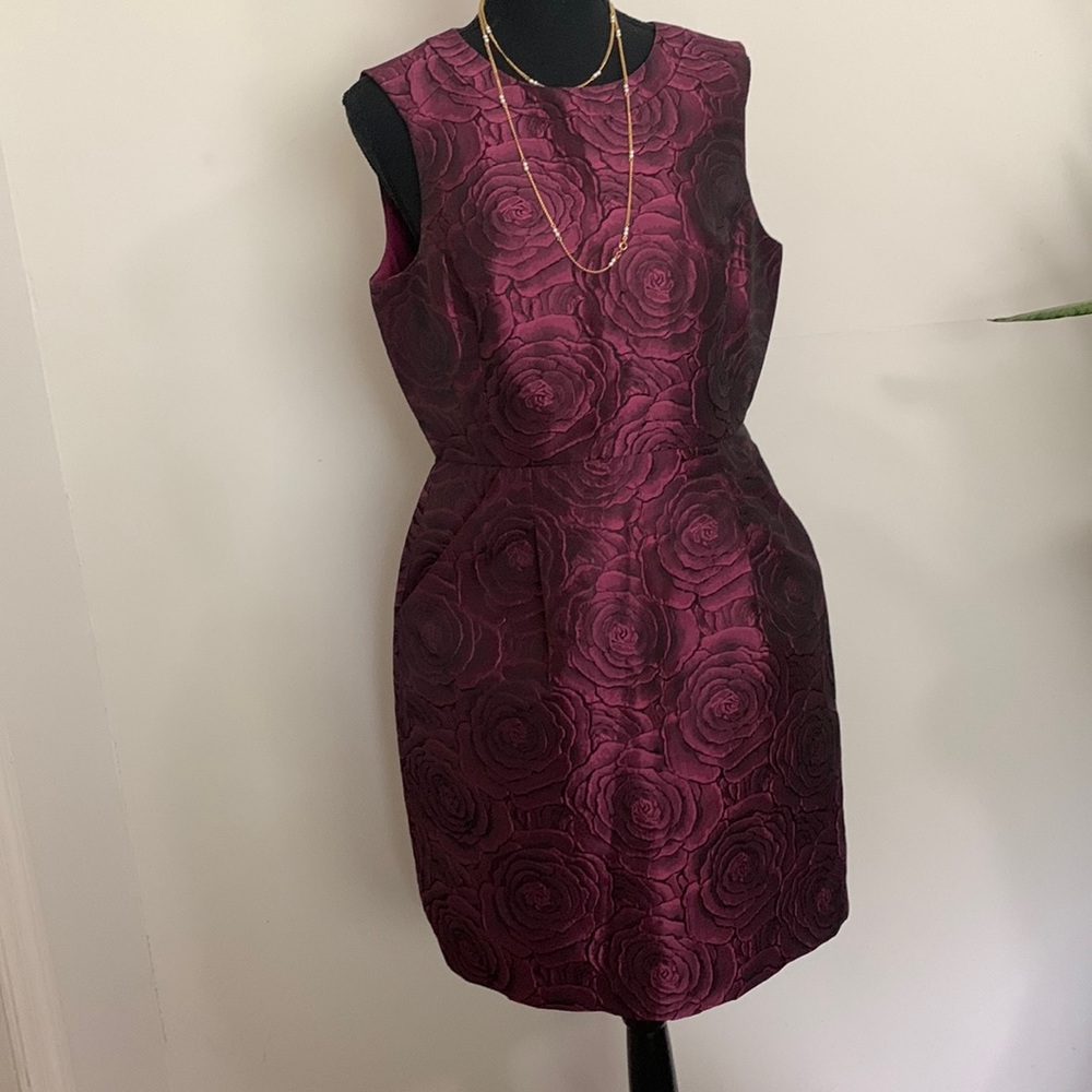 TAHARI dress black and burgundy flower print size 10p like new sleeveless zipper